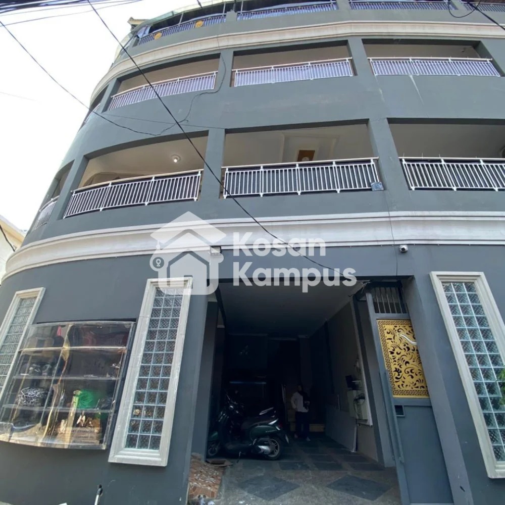 Kost Laki Banget